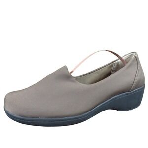 Yuu Ashlay Womens Size 8 Taupe Fabric Wedge Slip On Comfort Work Casual Shoes